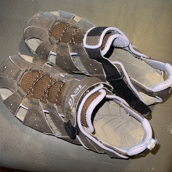 Teva Hiking Shoes / Sandals - Picture 2 of 4